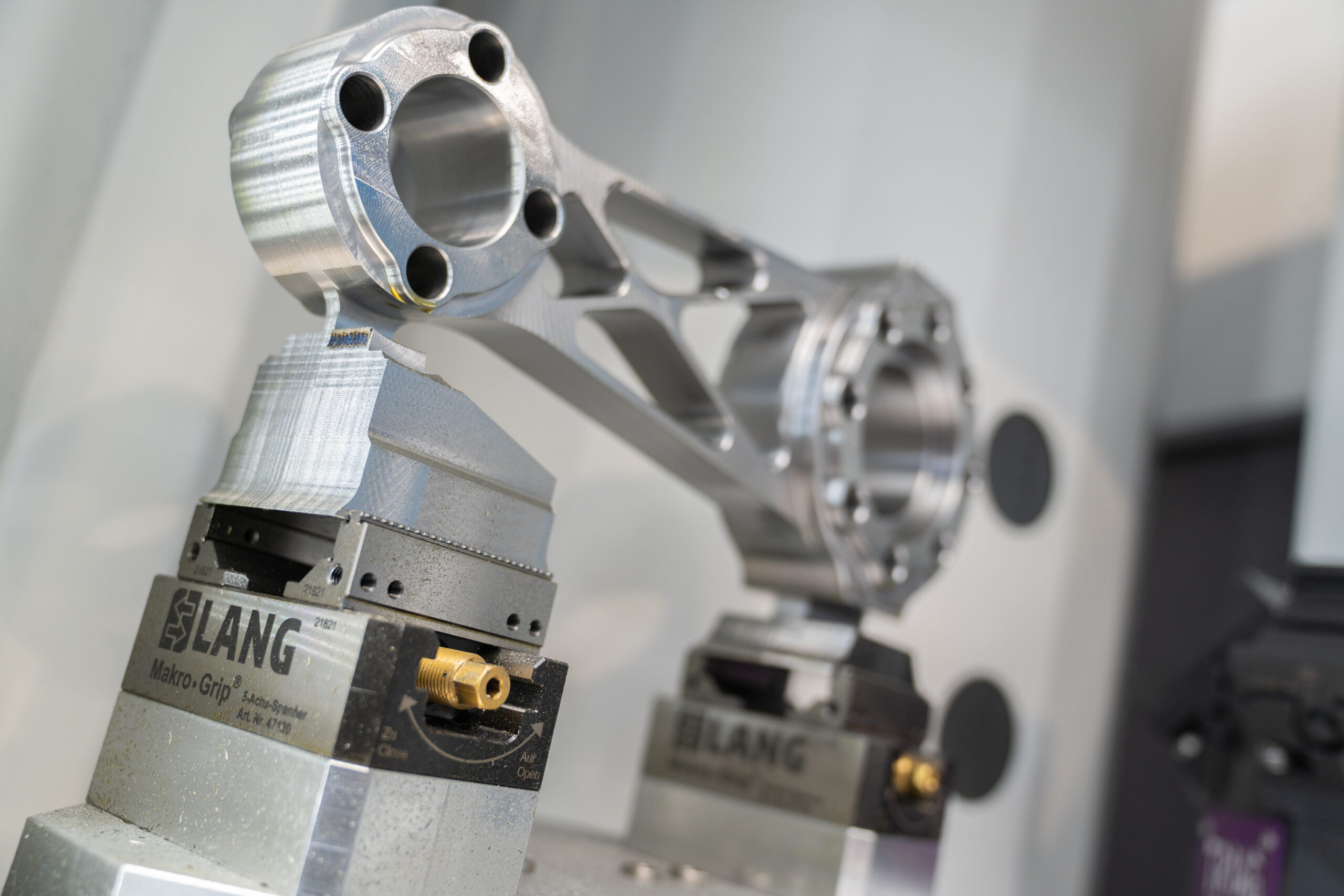 5axis machining of a connecting rod utilizing an external CAM system